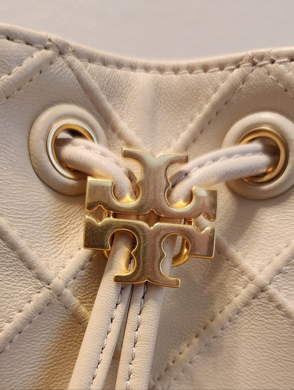 Tory Burch Cream Quilted Drawstring Bucket Bag - Gold Hardware - Picture 7 of 14